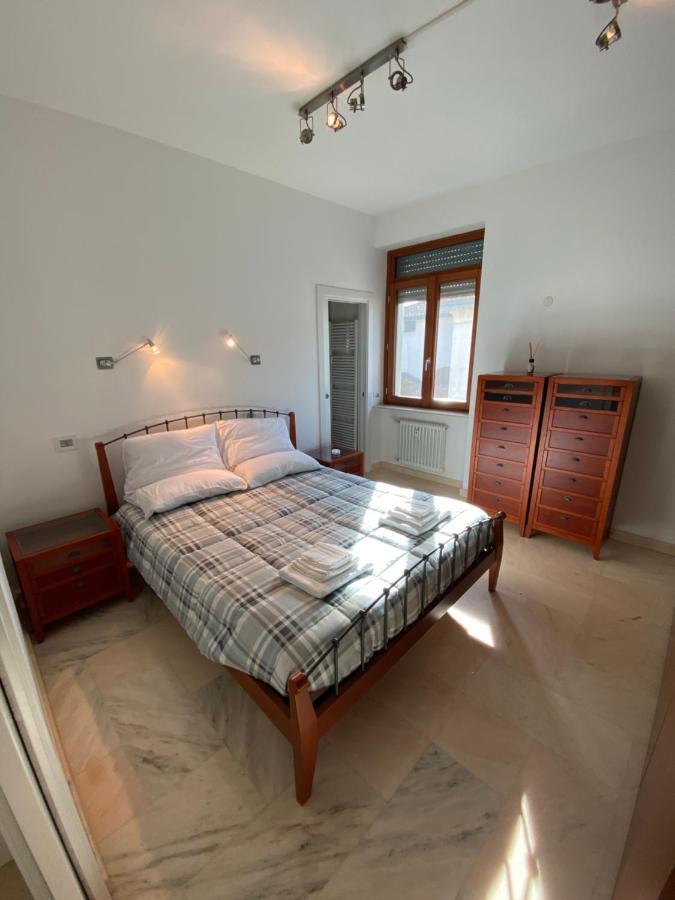 Elegante Appartamento In Centro Bergamo Bagian luar foto